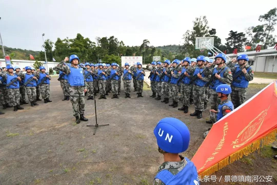 中国军人在危险面前从不畏缩,在危险面前中国军人无所畏惧