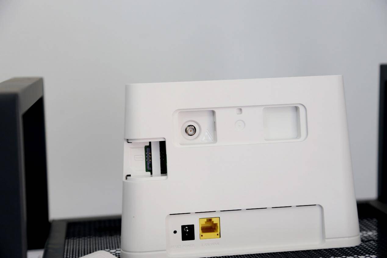 华为路由器卧室没信号有预留网口,租房没有无线网用什么合适