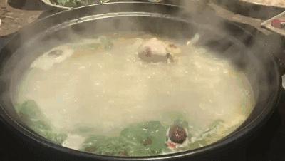 避暑耍水爽一夏！低至4折≈258元抢街子古镇艺家精品酒店住宿一晚！双早+游泳+逛古镇……屋里搓麻~山涧耍水~全家游~凉快的很！