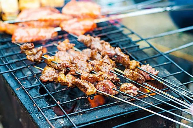 避暑耍水爽一夏！低至4折≈258元抢街子古镇艺家精品酒店住宿一晚！双早+游泳+逛古镇……屋里搓麻~山涧耍水~全家游~凉快的很！