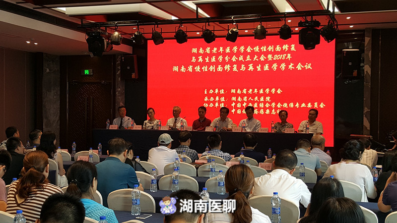 老人屁股上长了压疮怎么办,老人屁股长褥疮烂了抹什么粉