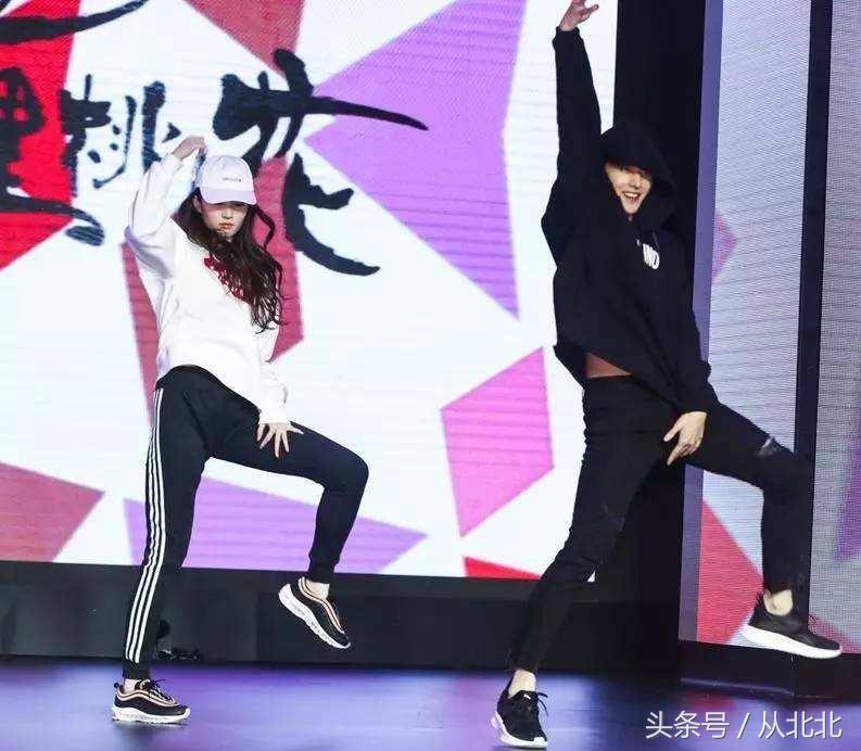 著名男演员杨洋舞蹈,有舞蹈科班出身的男明星杨洋