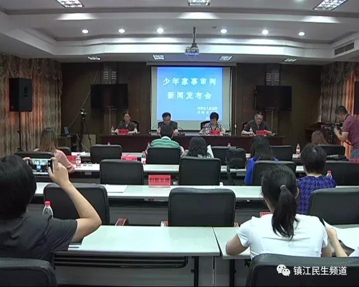 *兽禽**不如！镇江43岁男子强奸12岁女孩，还是自己女儿的同学！