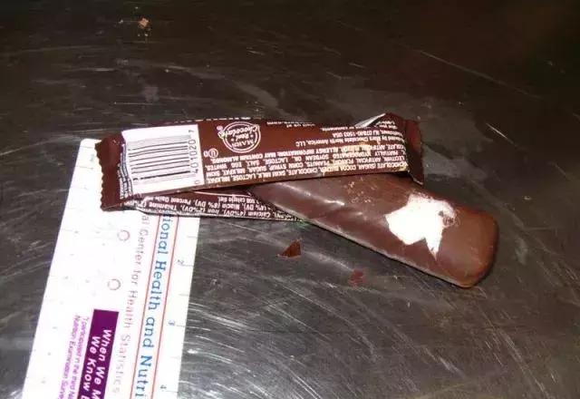 可笑又可怕，为了运毒，他们连小丁丁都不放过