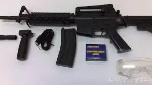 手持假枪随时被击毙！荷警方担心仿真*器武**增加，连续宣传