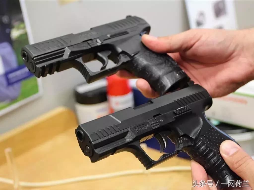 手持假枪随时被击毙！荷警方担心仿真*器武**增加，连续宣传