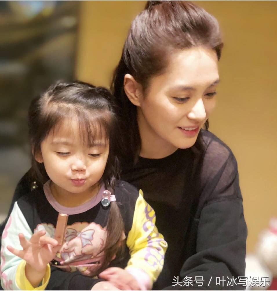 阿娇露脐装写真,阿娇素颜现身