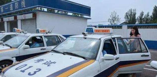 科目二的直线行驶为何总跑偏？掌握这些小技巧，直线行驶一次过