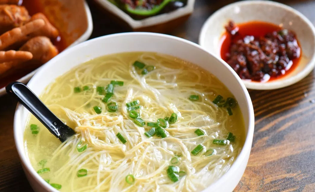 去晚1分钟排队2小时！这成都火到昆明的餐馆，店名竟误导了无数人