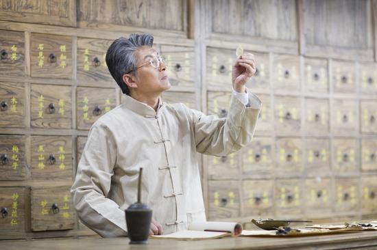 农村人腰间盘突出都用这个中药，世代守护只为帮更多人