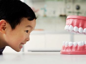 孩子长牙要关注什么,孩子长牙有多难受