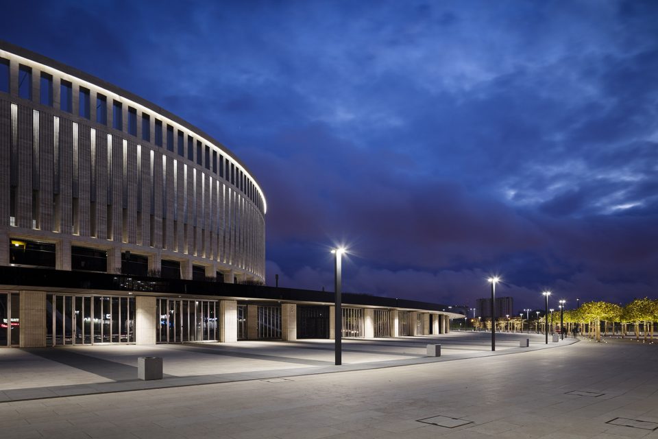 世界第一360度全景球幕,世界杯360度环绕显示屏