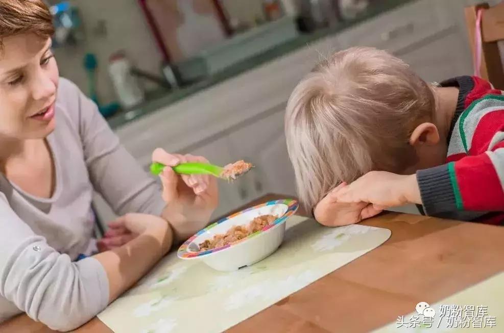 1岁宝宝不爱吃饭总想吃奶怎么办,1岁宝宝不爱吃饭是什么原因呢