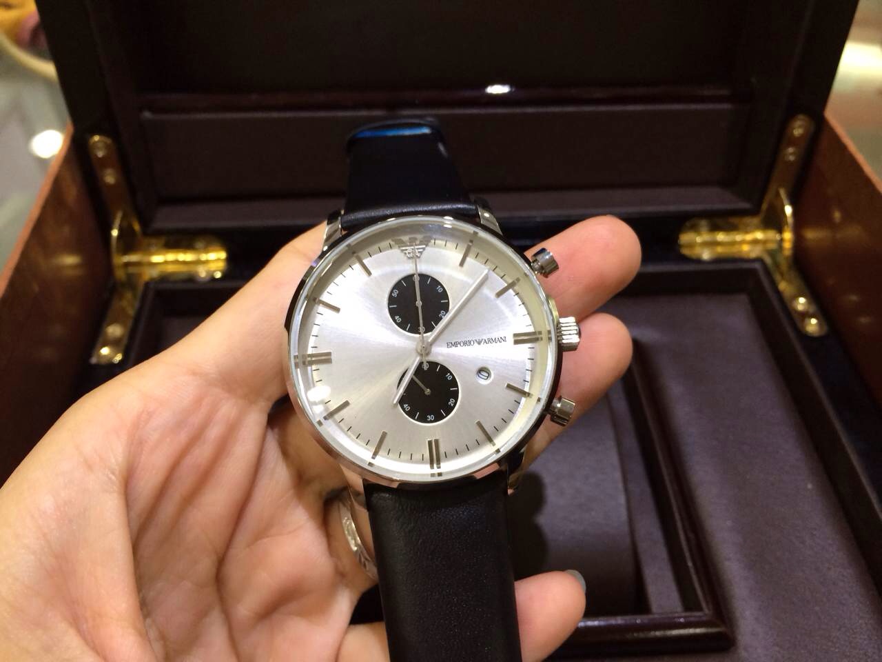 意大利的奢侈品价格,高档的阿玛尼手表多少钱