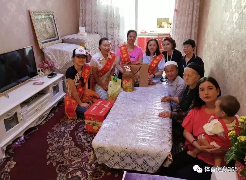 与爱同行志愿者行动,学雷锋活动日真情志愿者在行动