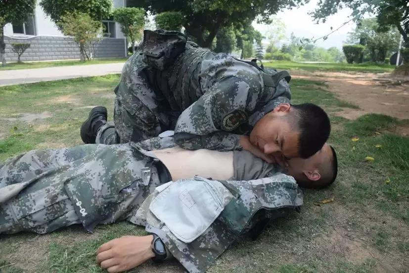 兵哥哥防中暑神器,防中暑小秘诀