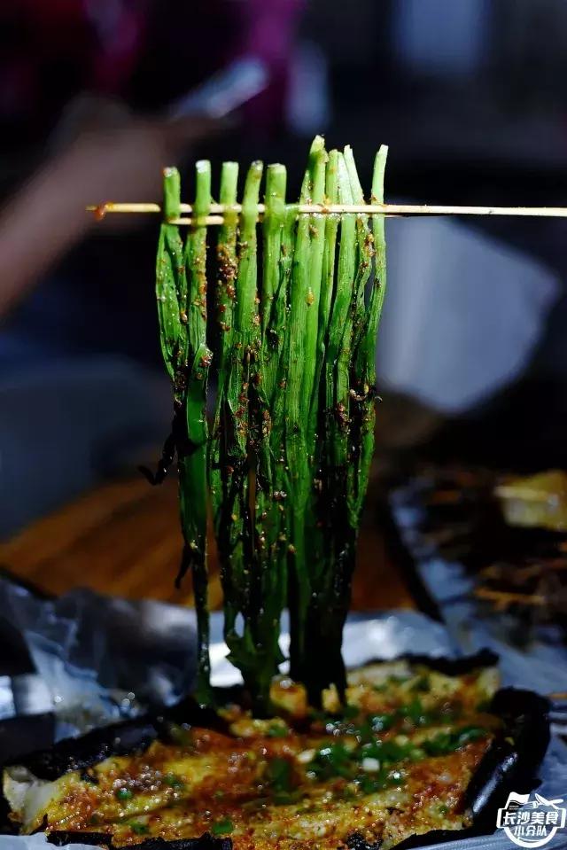 不管有没有世界杯，这家几平方的无名烧烤摊，牛肉串都要预定！