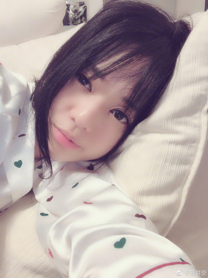 减龄唇形画法,怎样简单画出咬唇妆