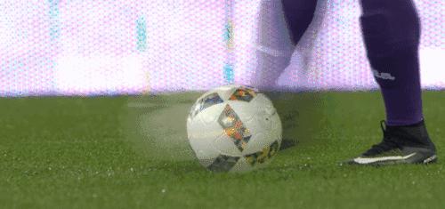 踢球关注脚不要受伤,踢球必做热身