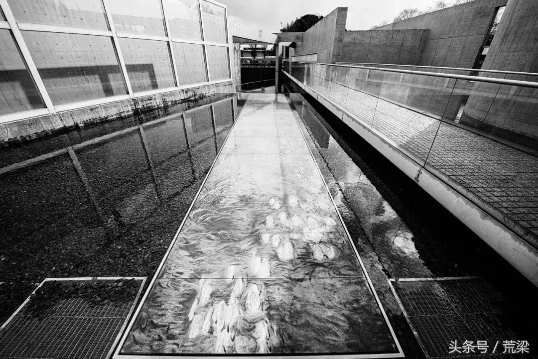 国内安藤忠雄的作品越来越多，但离“清水混凝土诗人”越来越远