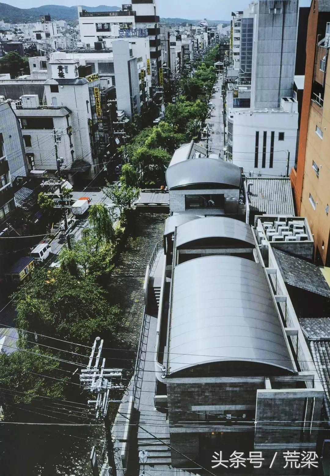 国内安藤忠雄的作品越来越多，但离“清水混凝土诗人”越来越远