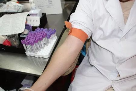 抽血按压时间短鼓包了怎么办,抽血怎么按压不会淤青