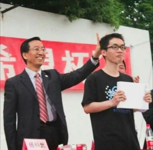 张杰了解谢娜完整版,张杰认识谢娜的视频