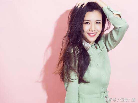 央视足球美女评论员,最早央视足球解说女的叫啥