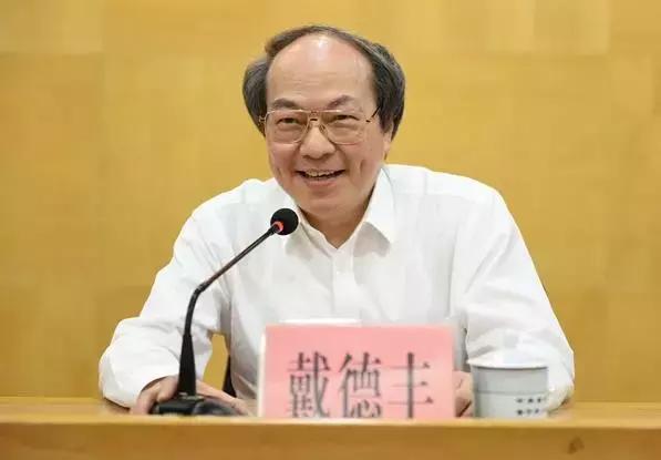 小零食大生意,四洲集团戴德丰