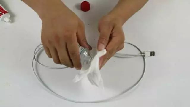 充电线脏了怎么清理,充电线脏了用什么清理最好