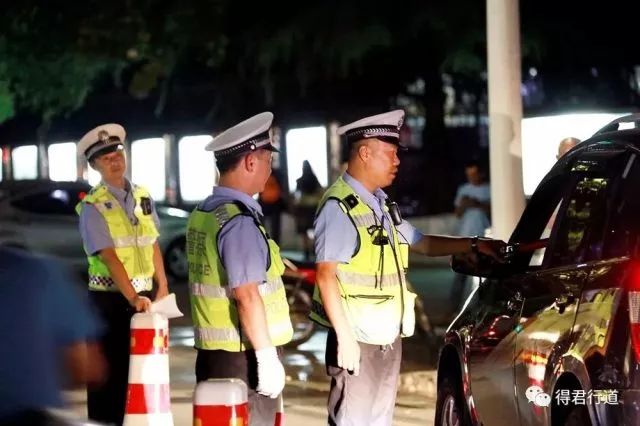 交警推出欧洲杯酒驾套餐,交警严查世界杯酒驾