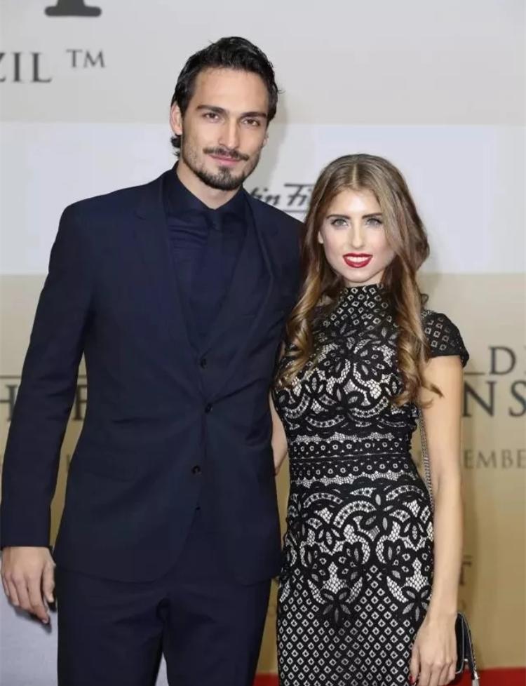 c罗女友秀戒指,c罗女友秀