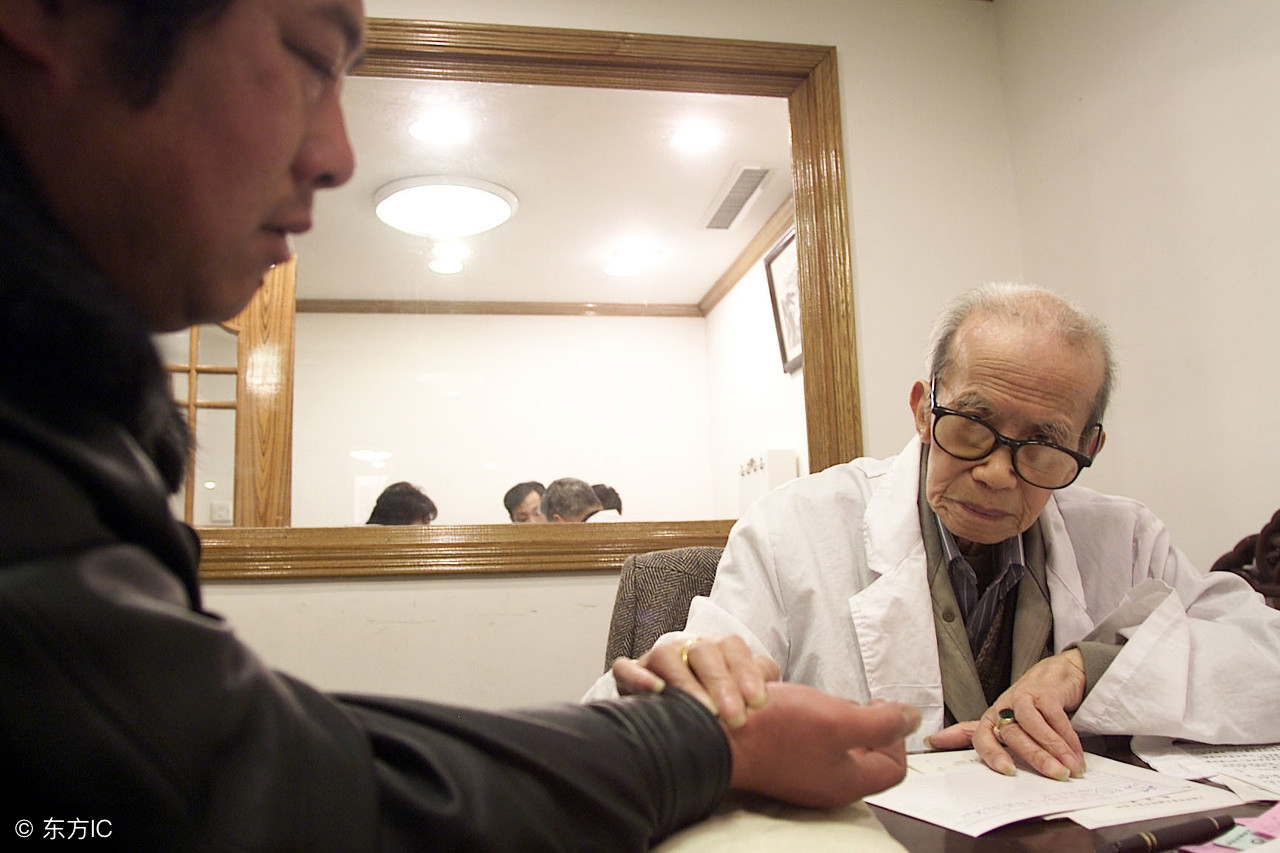 脸上出油长痘痘是肝火旺吗,脾胃湿热脸油长痘口臭