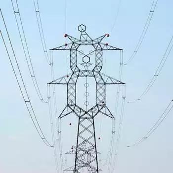 玩转世界杯，俄罗斯人居然连电力铁塔都不放过~