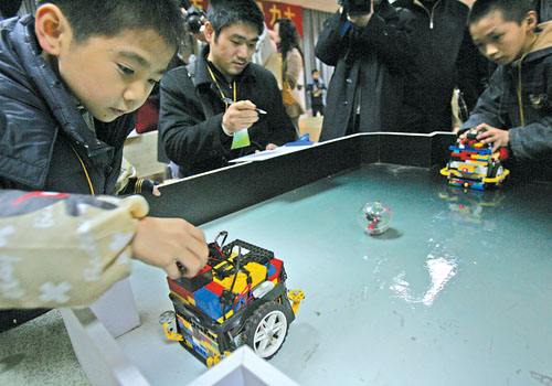 agv智能搬运机器人工作原理,机器人工作原理及操作视频