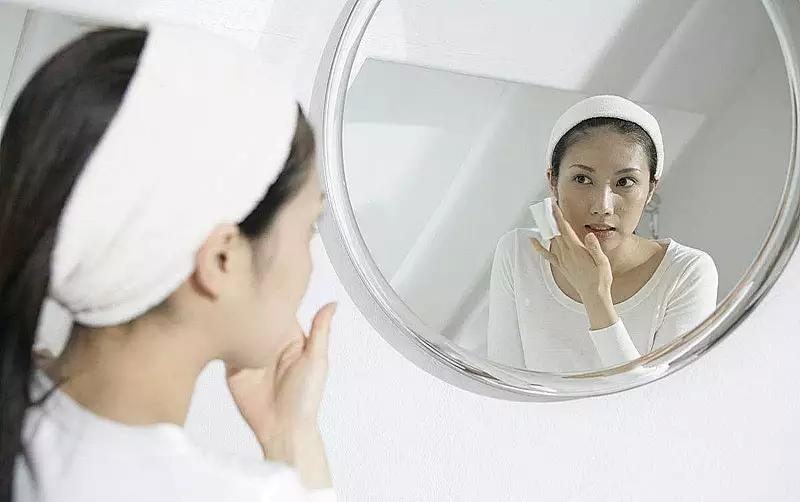 脸上有螨虫的症状红痒,脸上有螨虫的症状图片图库