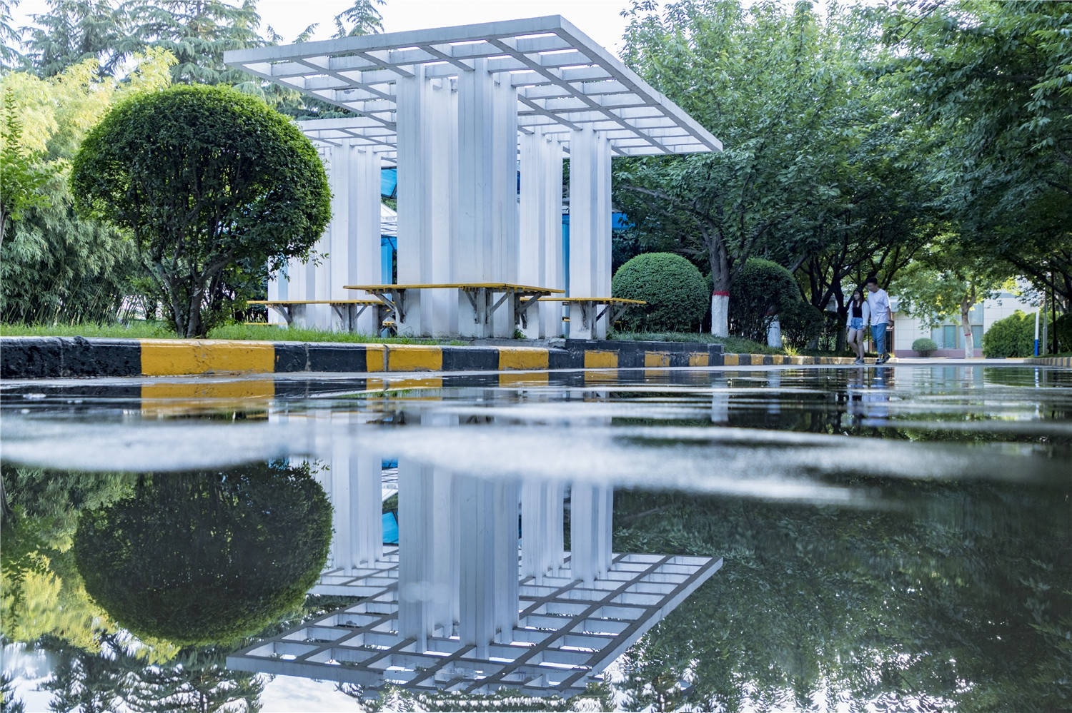 西安思源学院校园风景照片,西安思源学院航拍视频