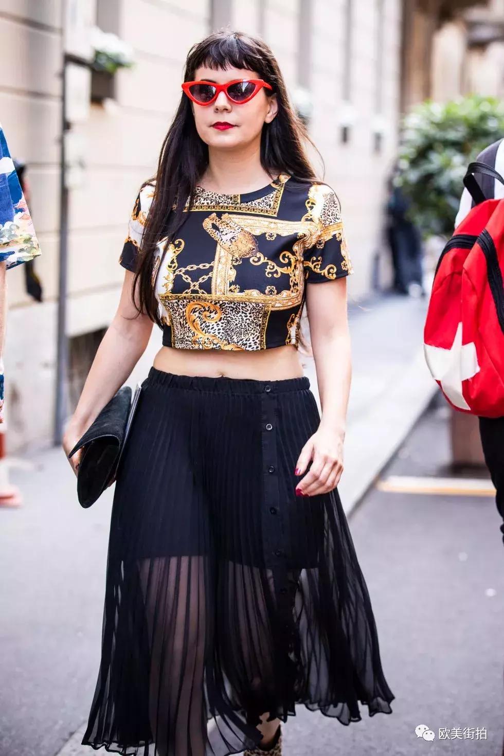 上身短白t恤下身怎么配好看,上身短下身长衣服穿搭