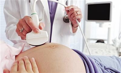 孕妇深夜生产接生,深夜产房孕妇分娩