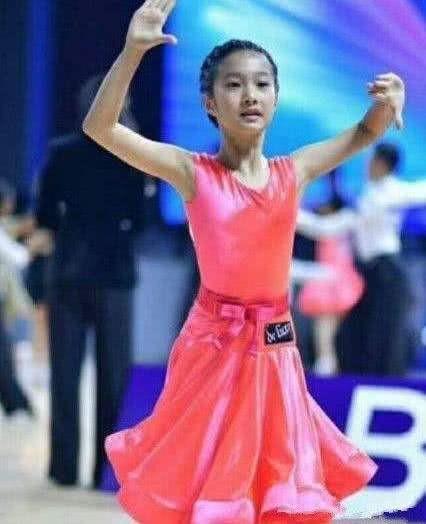马伊琍的拉丁舞,马伊琍陪女儿参加拉丁舞比赛