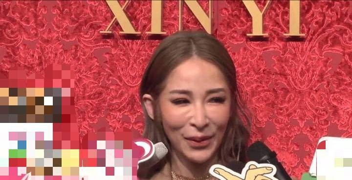 39岁流行天后频施“换脸*法大**”，网友：果真是一入整形深似海！