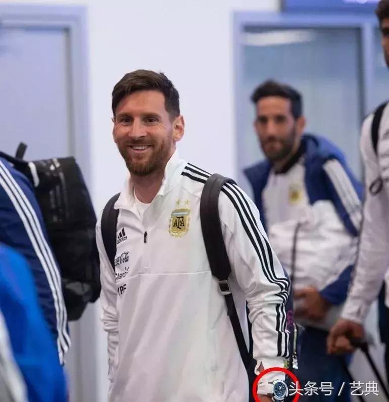 梅西c罗戴袖标,梅西c罗内马尔都戴什么表