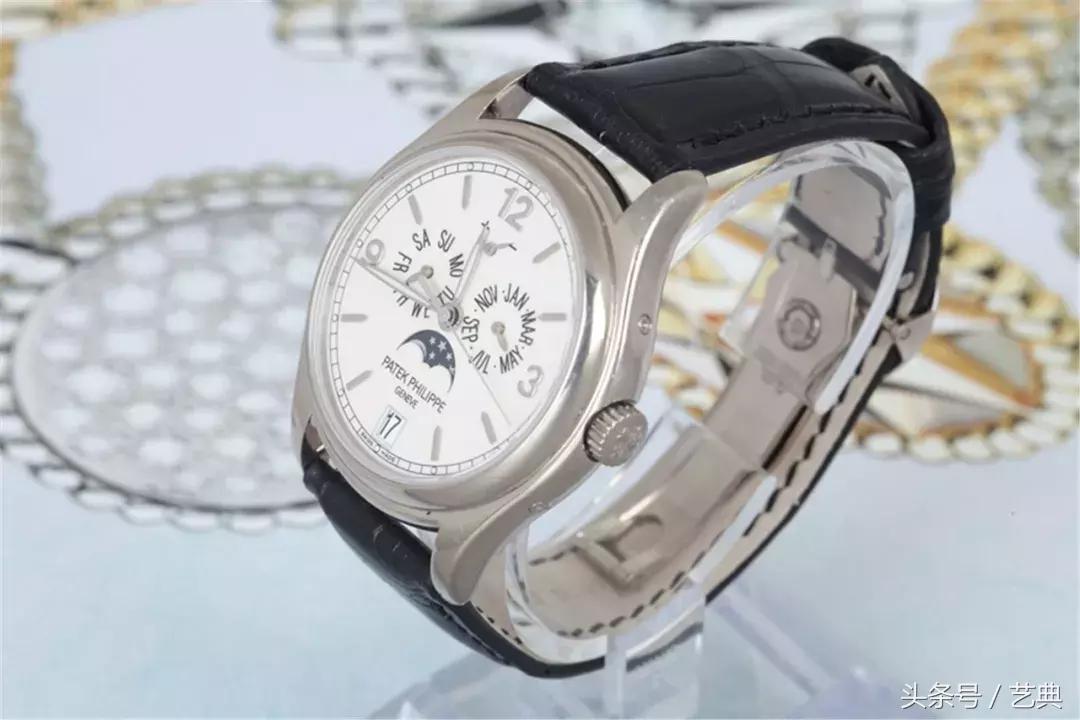 梅西c罗戴袖标,梅西c罗内马尔都戴什么表