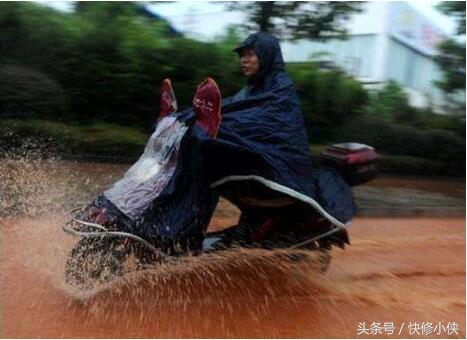 电动车进水有危害吗,电动车后轮雨天会进水吗