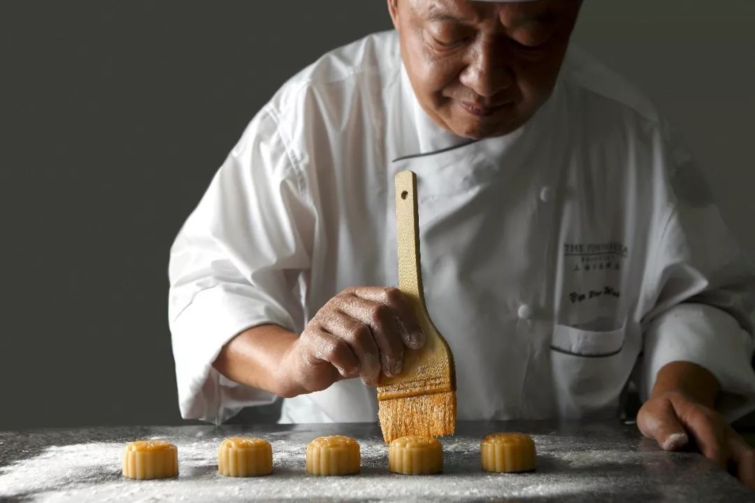 上海半岛酒店米其林月饼7月12日上线售卖，打折、优惠全攻略！