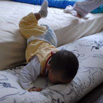 老人说五月份不能让孩子掉床,为什么说五月宝宝不能掉下床