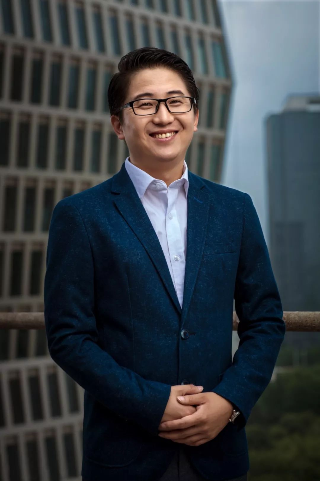 感谢每一位建设工厂的员工,感谢每一个建设中国的中国人英语