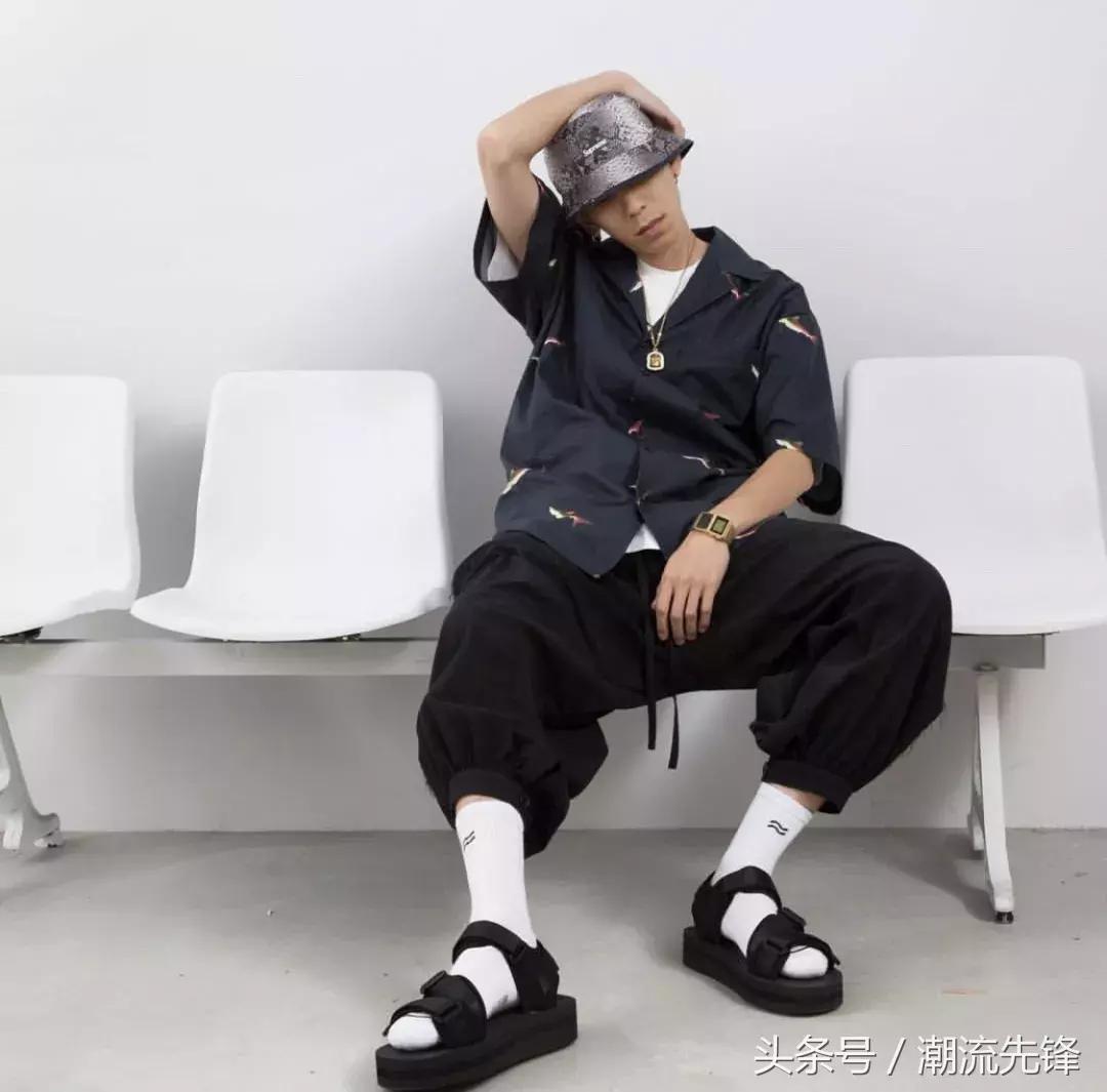今夏最适合的凉拖,夏天给自己备几件羽绒服