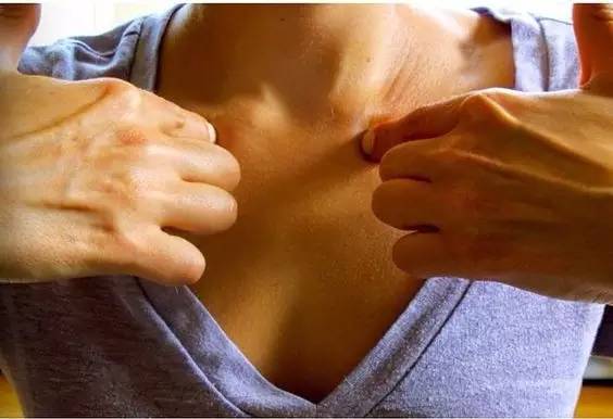 水里滴一滴风油精,风油精加水里