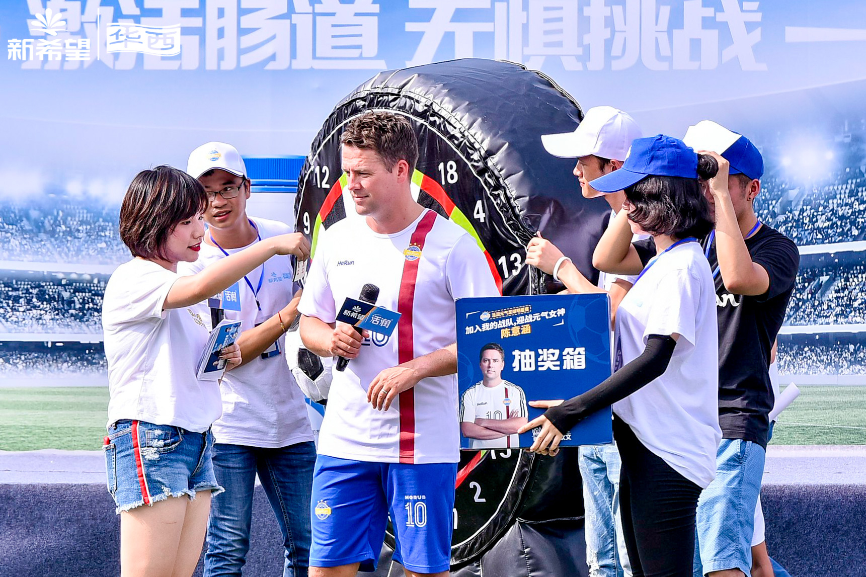 欧文参加慈善球赛,欧文篮网秀